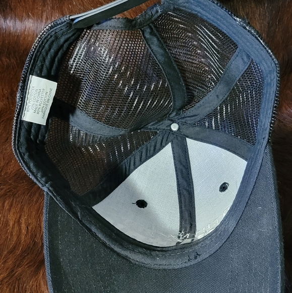 2 women's trucker hats - Picture 5 of 5